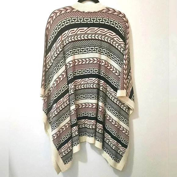 Aritzia Golden by TNA Roohan Poncho Sweater Alpaca Blend Ruana One Size  Pocket - Picture 2 of 12